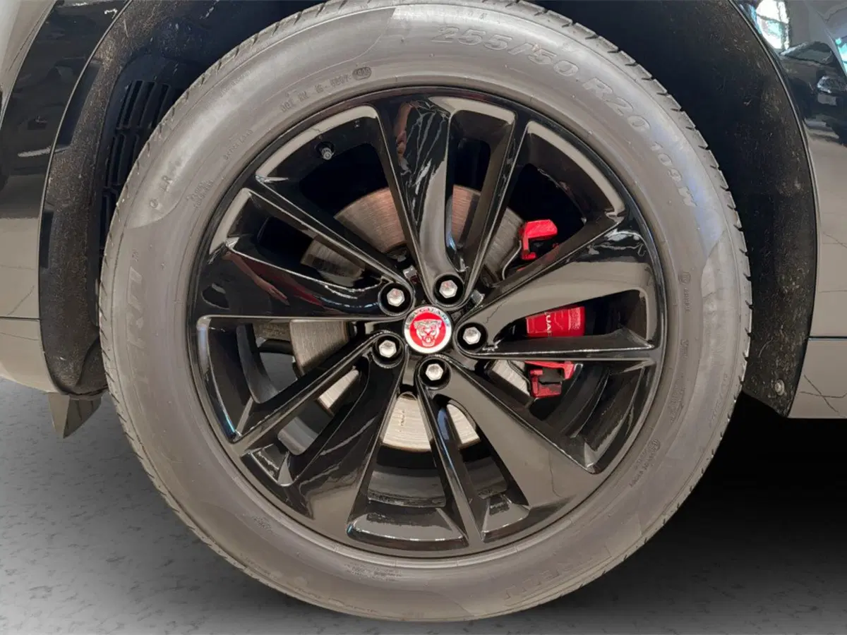 Jaguar F-Pace usata a Varese (9)