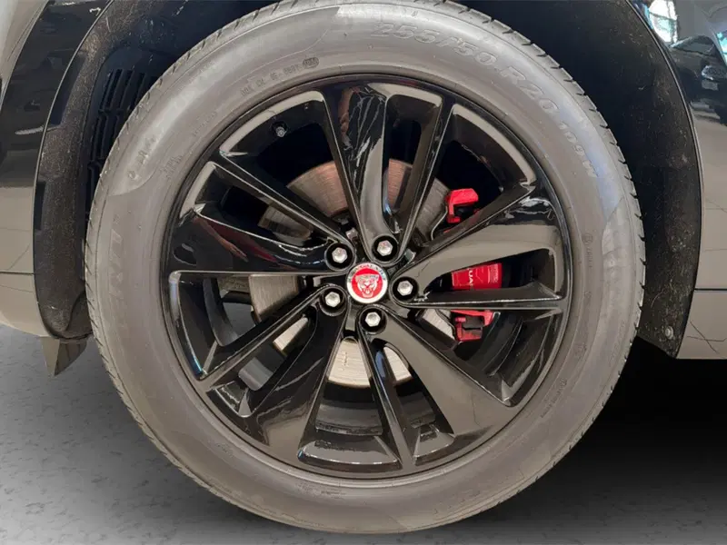 Jaguar F-Pace usata a Varese (9)