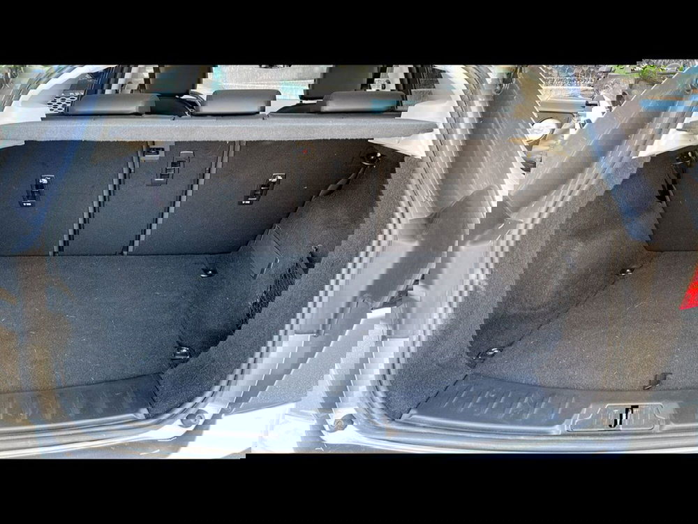 Jaguar E-Pace usata a Varese (11)