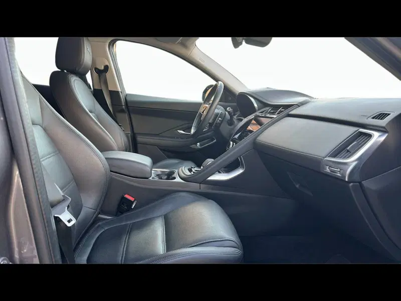 Jaguar E-Pace usata a Varese (3)