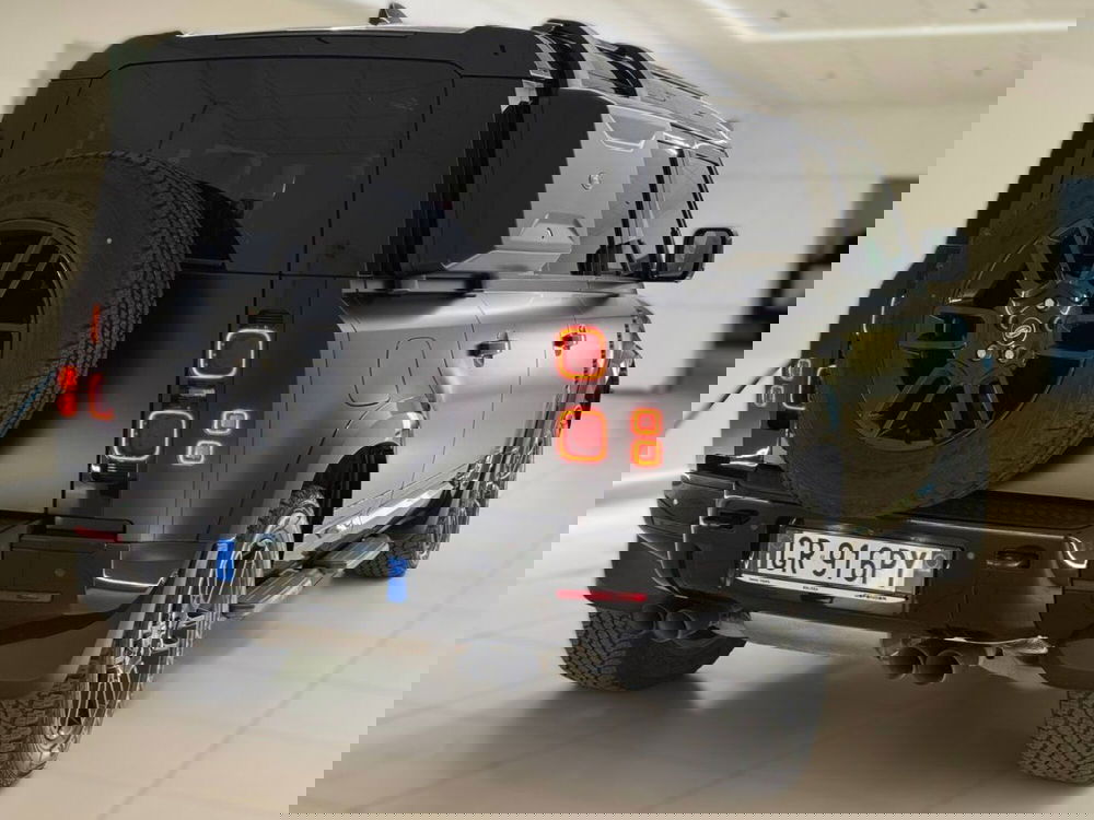 Land Rover Defender usata a Savona (16)