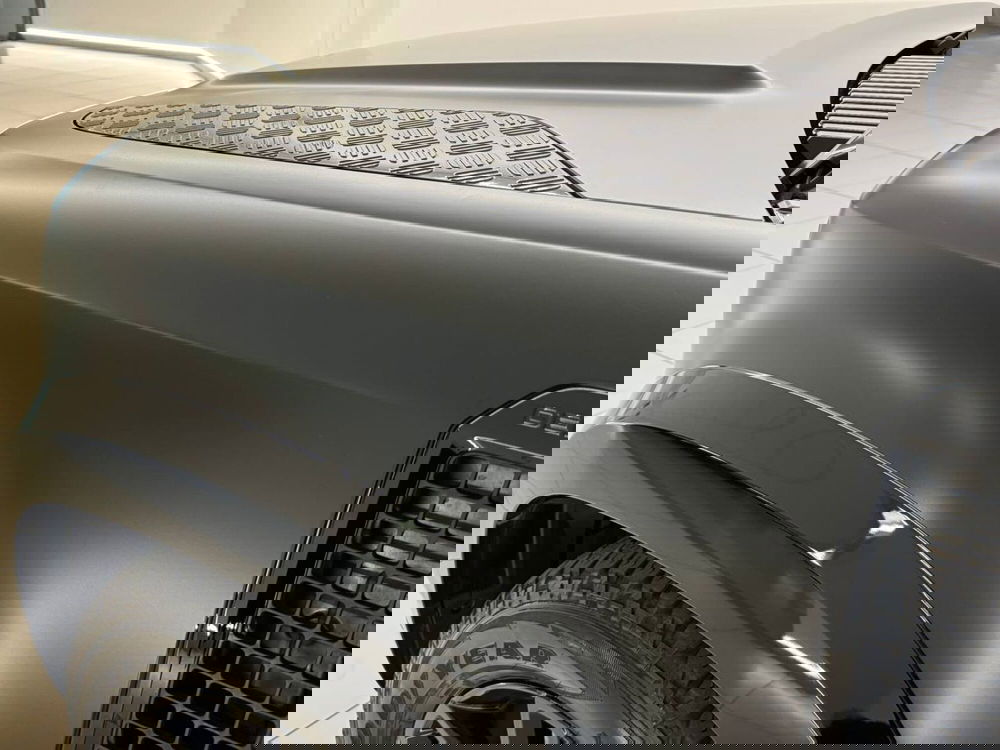 Land Rover Defender usata a Savona (4)