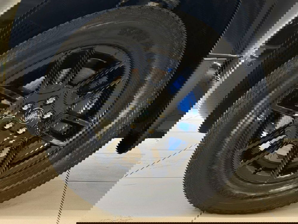 Land Rover Defender usata a Savona (6)