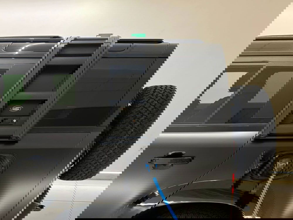 Land Rover Defender usata a Savona (9)