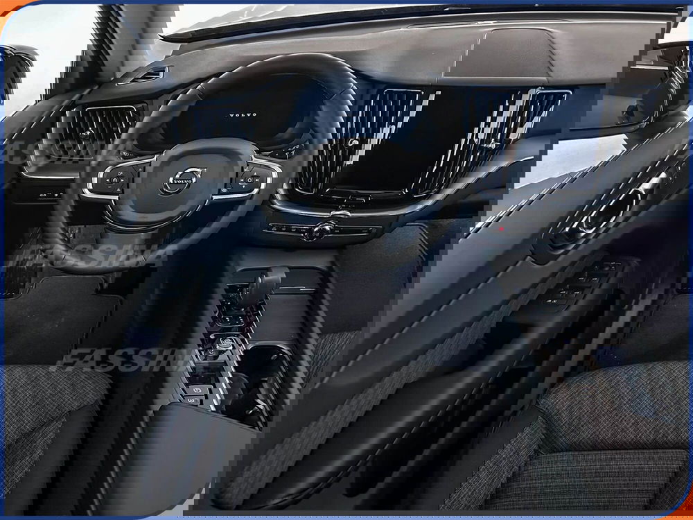 Volvo XC60 nuova a Milano (10)