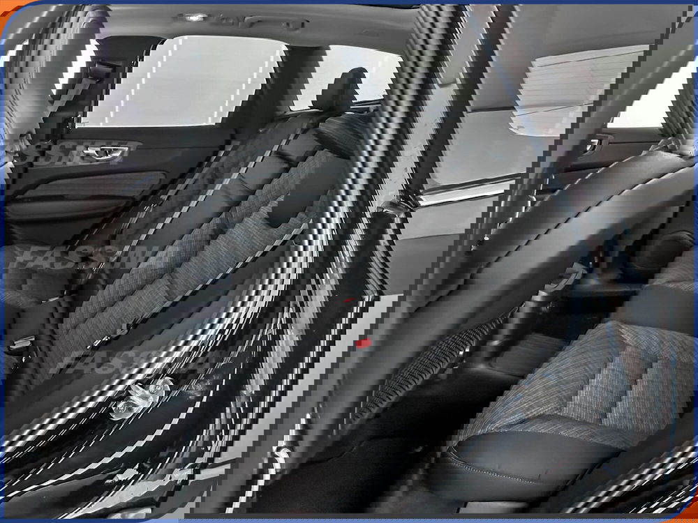 Volvo XC60 nuova a Milano (11)