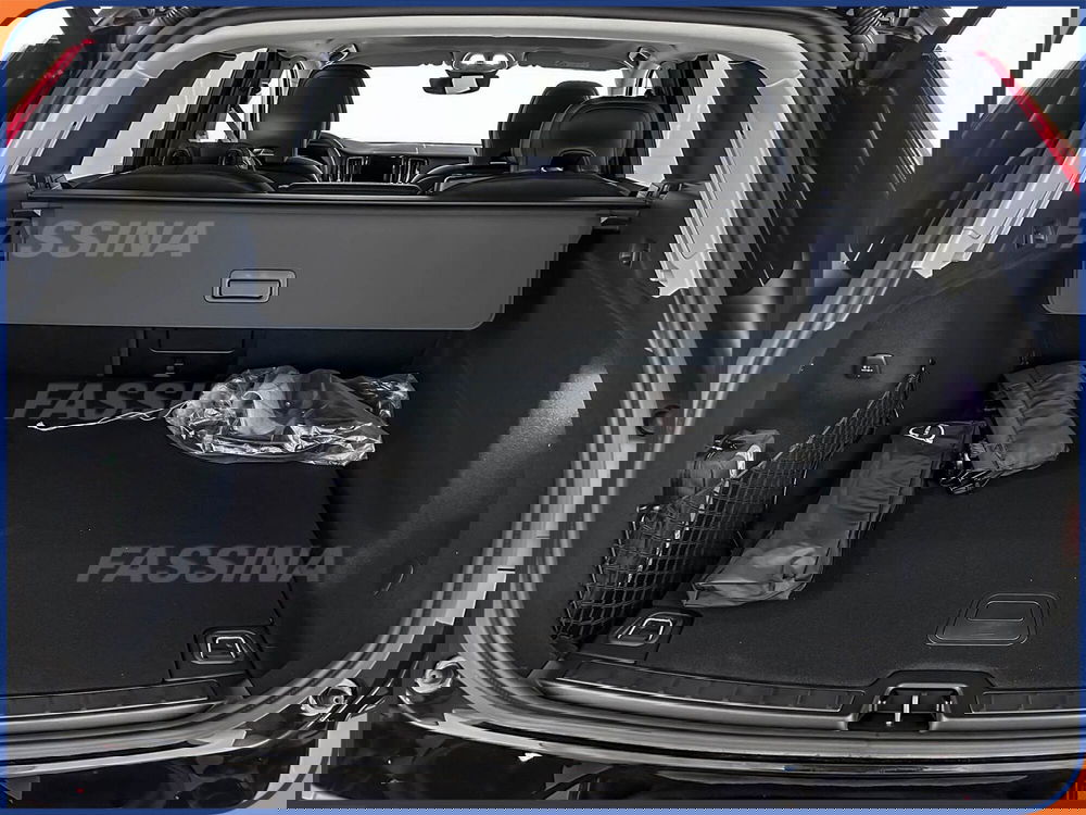 Volvo XC60 nuova a Milano (12)