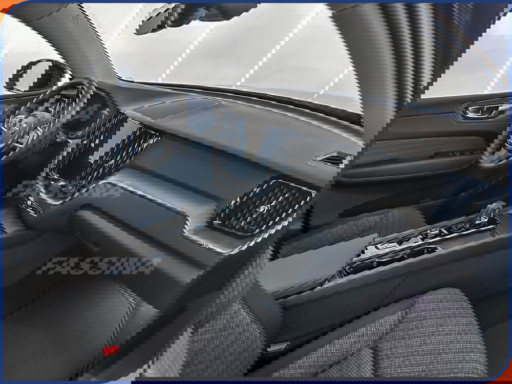 Volvo XC60 nuova a Milano (13)