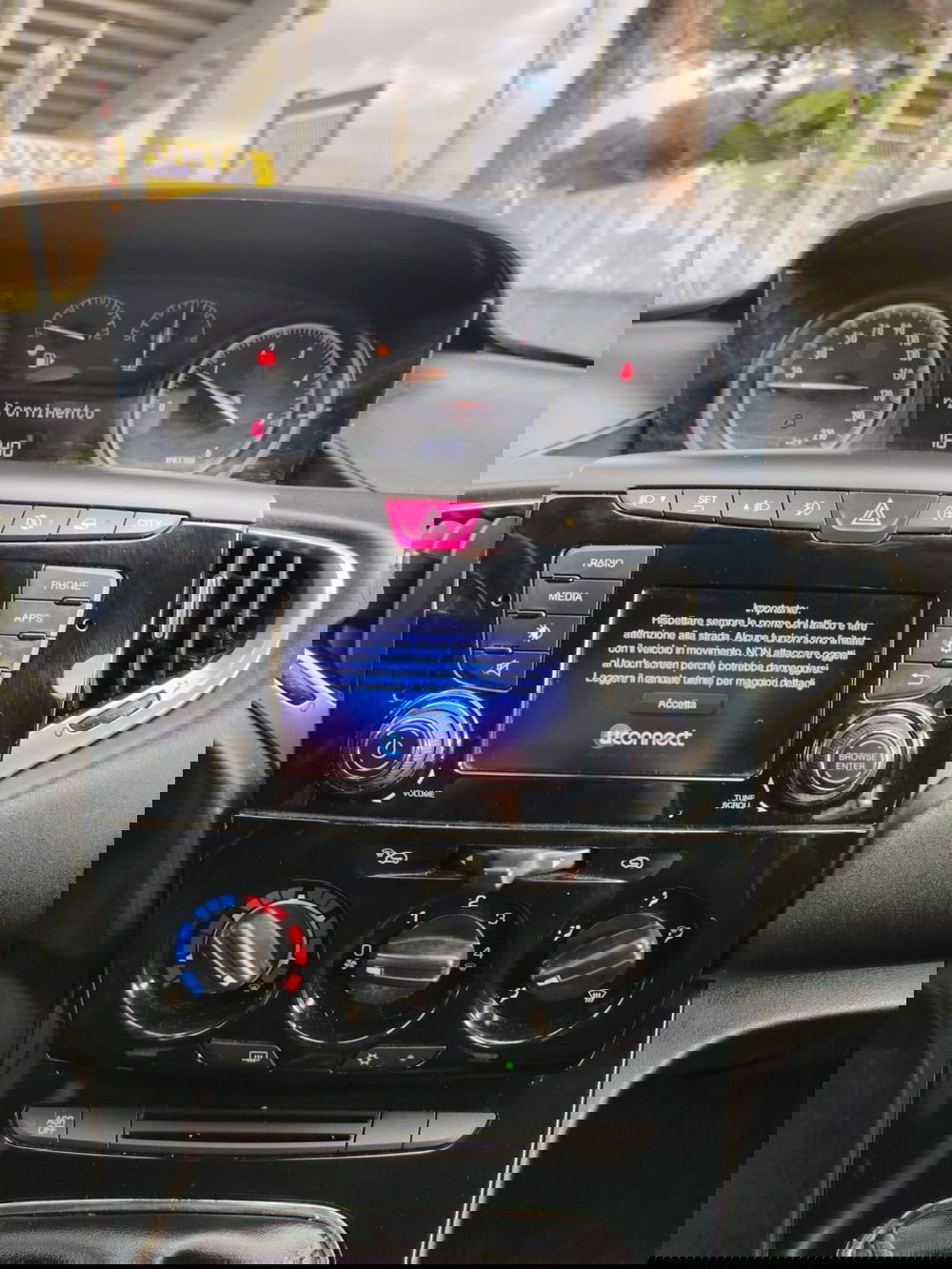 Lancia Ypsilon usata a Massa-Carrara (10)