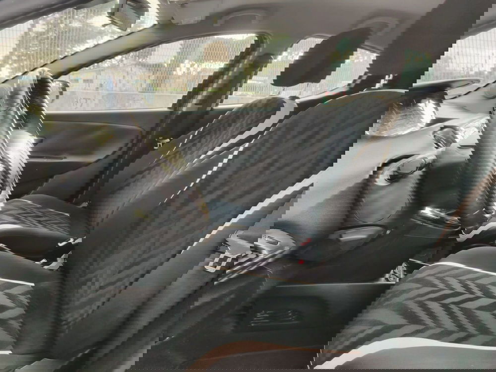 Lancia Ypsilon usata a Massa-Carrara (12)