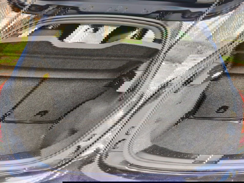 Lancia Ypsilon usata a Massa-Carrara (13)