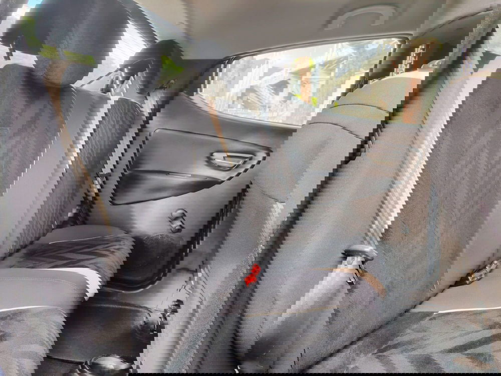 Lancia Ypsilon usata a Massa-Carrara (14)