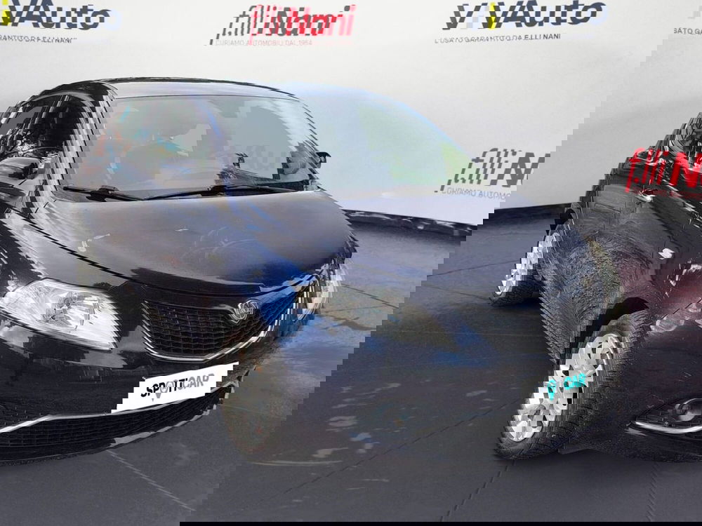 Lancia Ypsilon usata a Massa-Carrara (17)