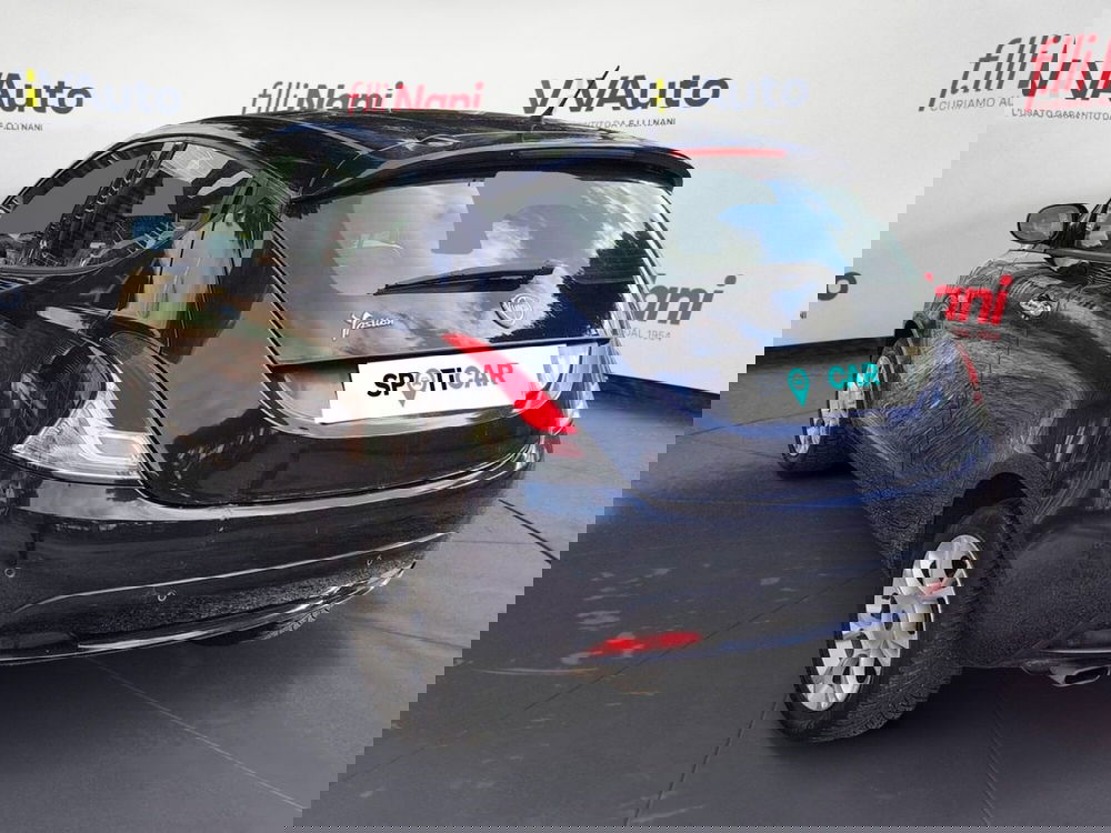 Lancia Ypsilon usata a Massa-Carrara (18)
