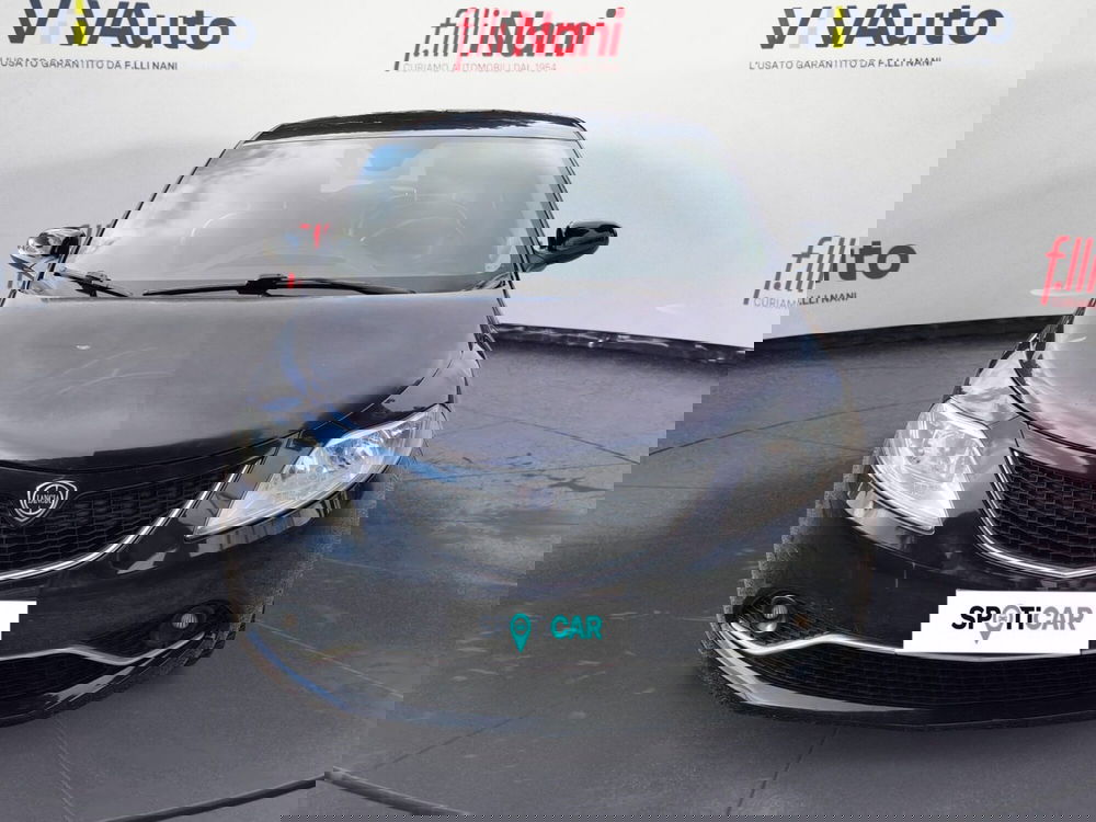 Lancia Ypsilon usata a Massa-Carrara (3)