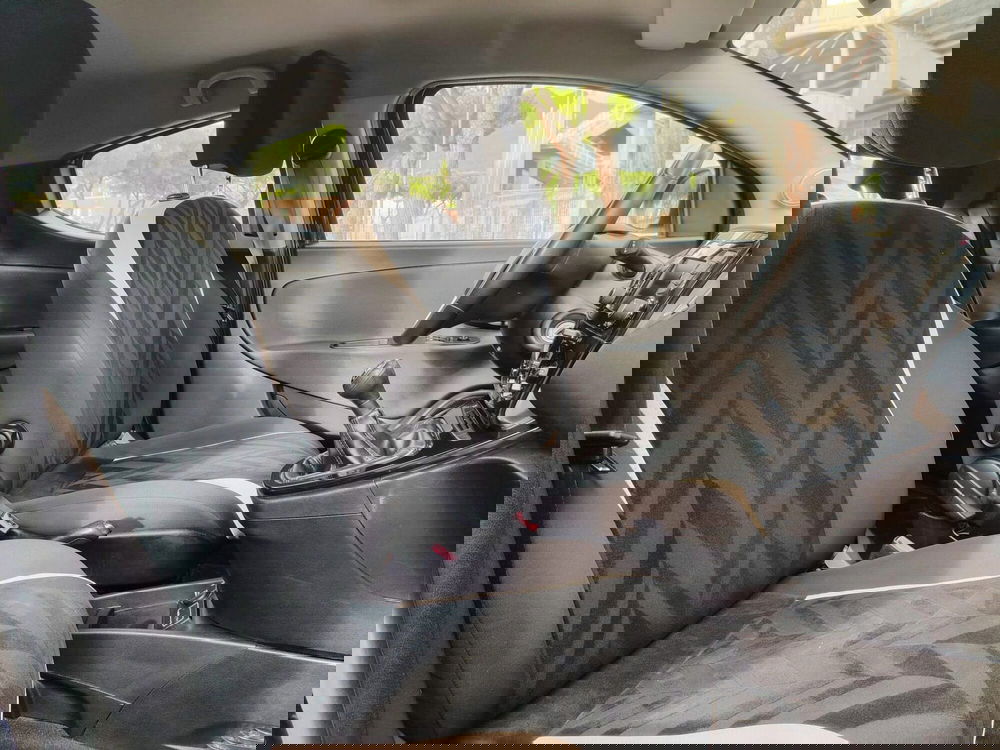 Lancia Ypsilon usata a Massa-Carrara (5)