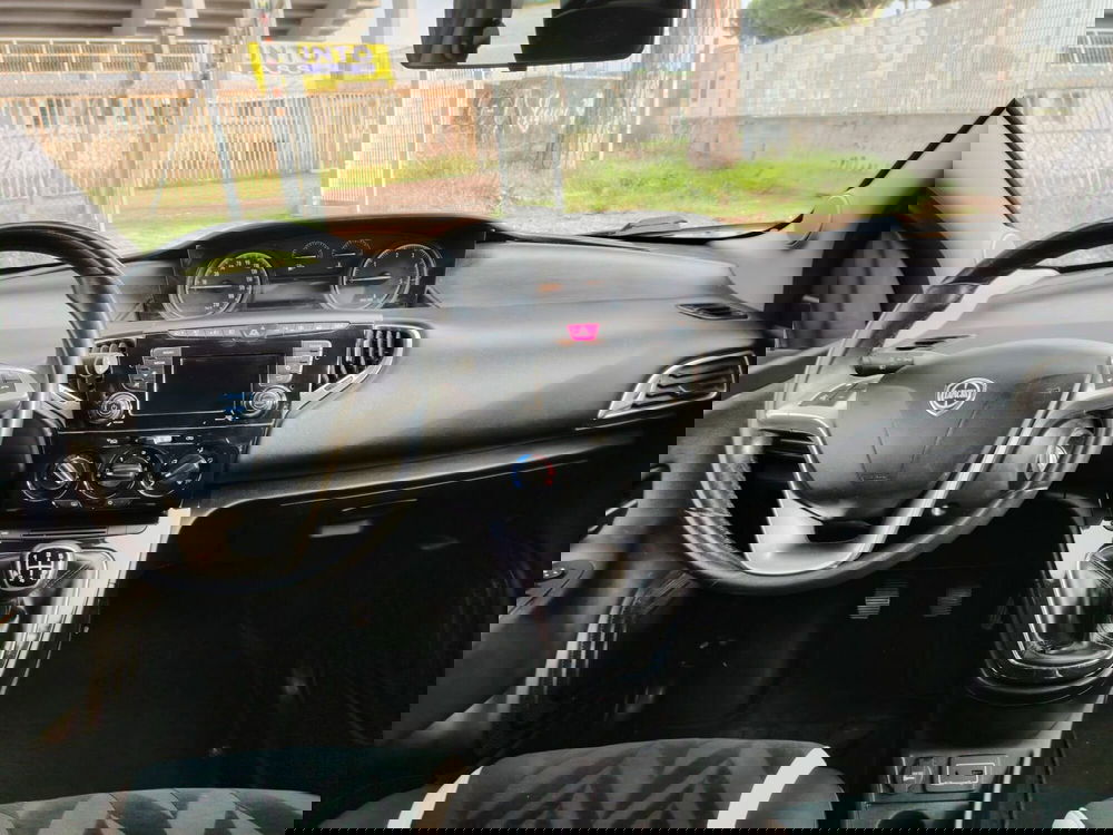 Lancia Ypsilon usata a Massa-Carrara (6)