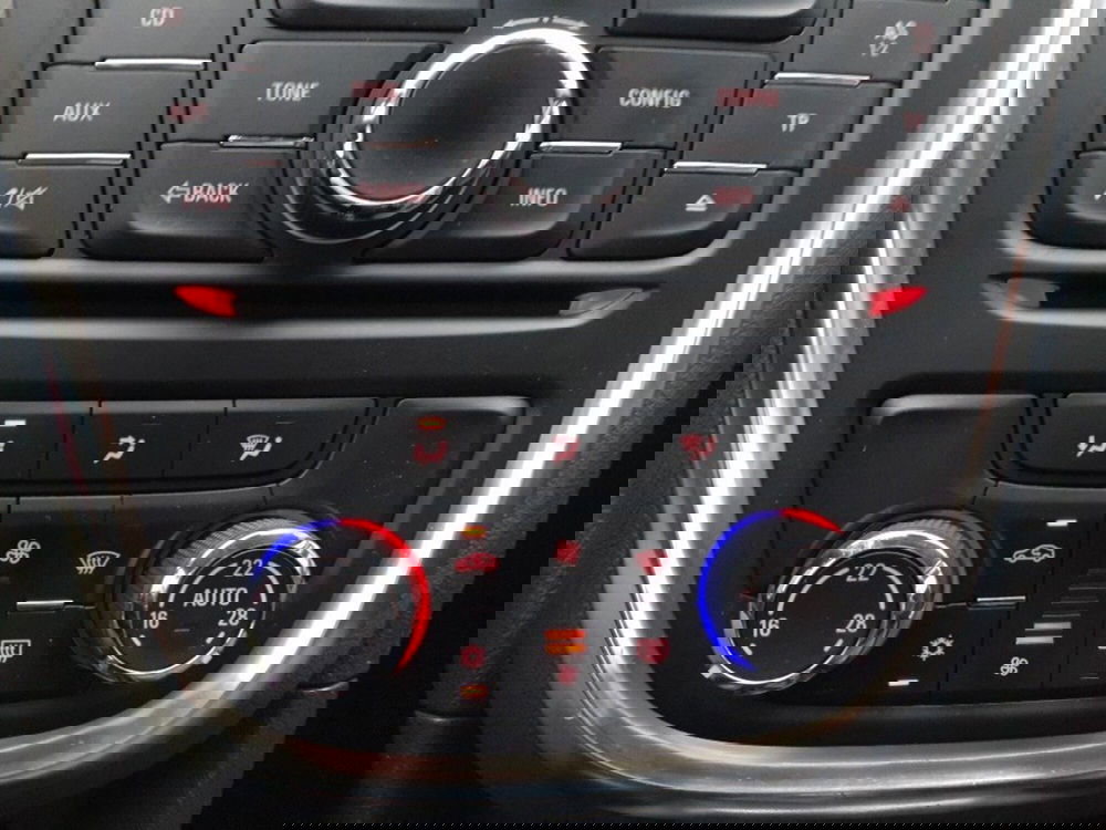 Opel Mokka usata a Modena (14)