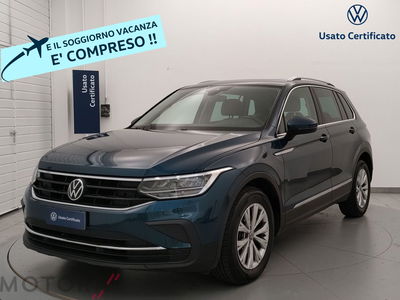Volkswagen Tiguan 2.0 TDI 150 CV SCR DSG 4MOTION Life del 2022 usata a Busto Arsizio