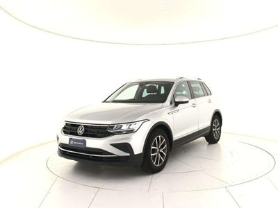 Volkswagen Tiguan 1.5 TSI ACT Life del 2022 usata a Matera