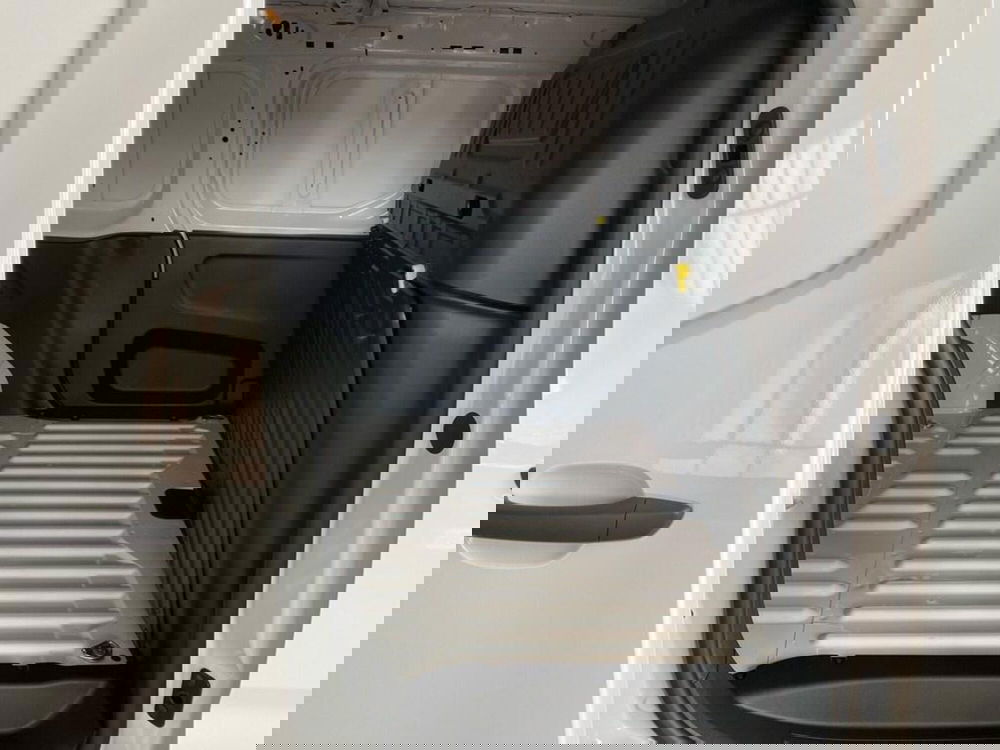 Peugeot Partner Furgone nuova a Torino (8)