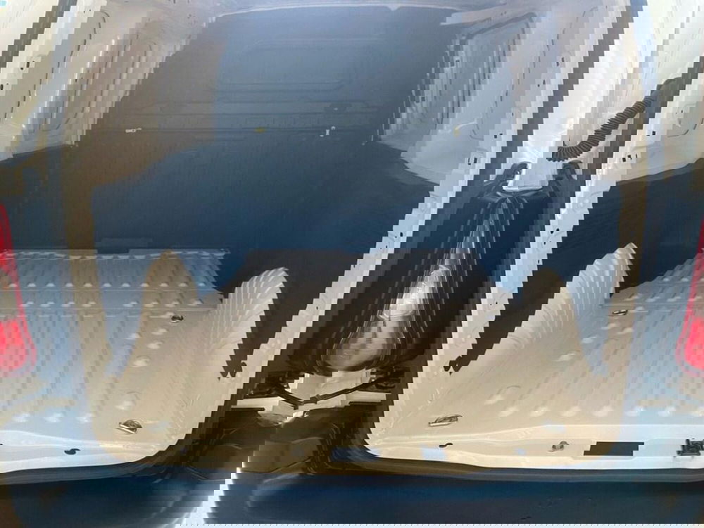 Peugeot Partner Furgone nuova a Torino (9)