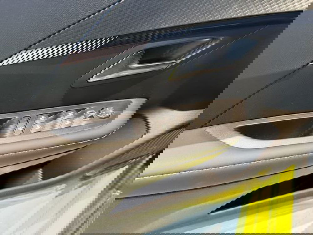 Peugeot 208 nuova a Monza e Brianza (10)