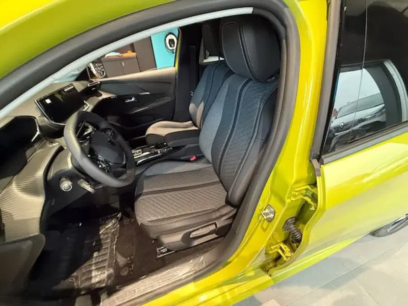 Peugeot 208 nuova a Monza e Brianza (11)