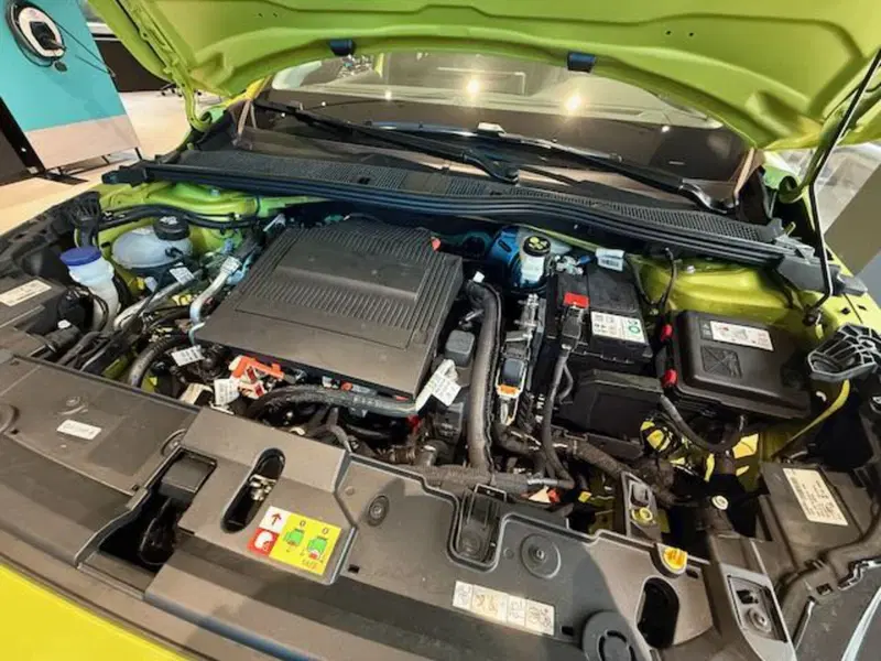 Peugeot 208 nuova a Monza e Brianza (15)