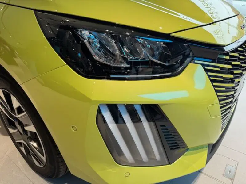 Peugeot 208 nuova a Monza e Brianza (16)