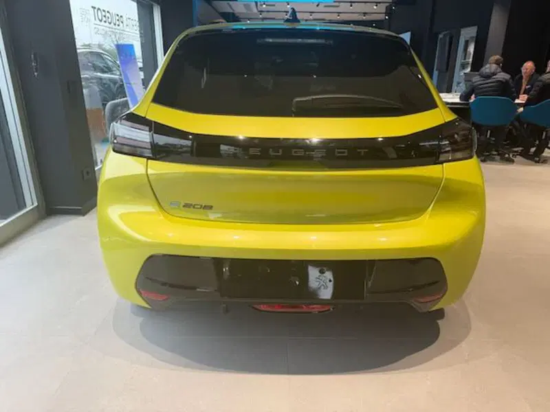 Peugeot 208 nuova a Monza e Brianza (6)