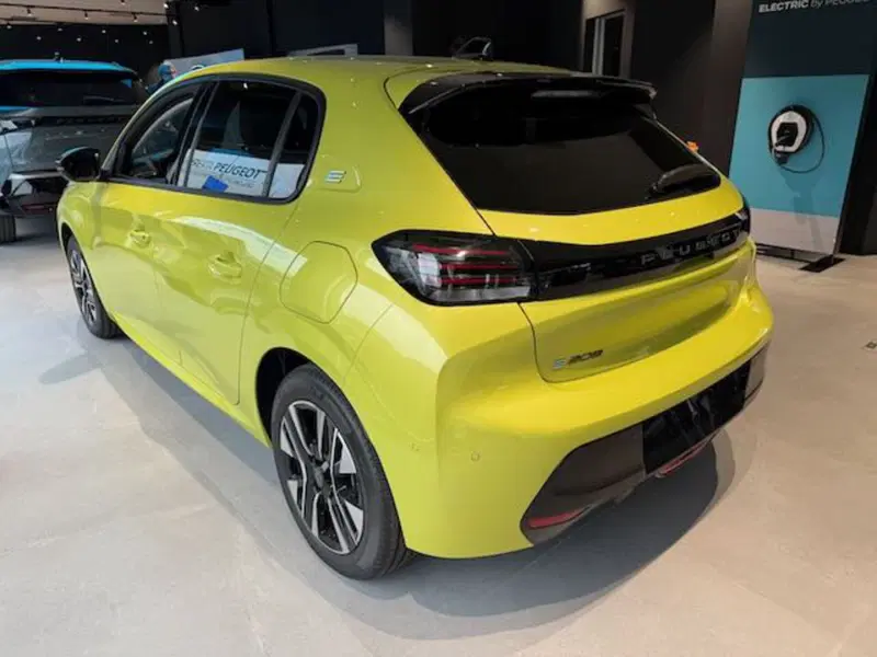 Peugeot 208 nuova a Monza e Brianza (7)