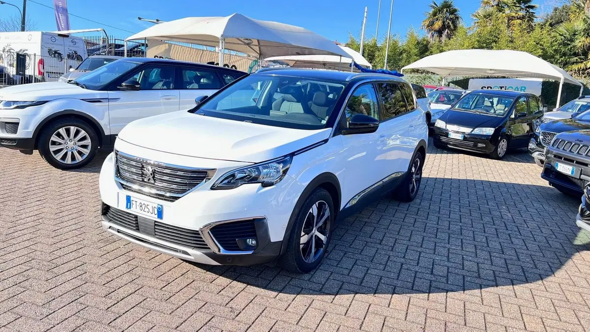 Peugeot 5008 usata a Como