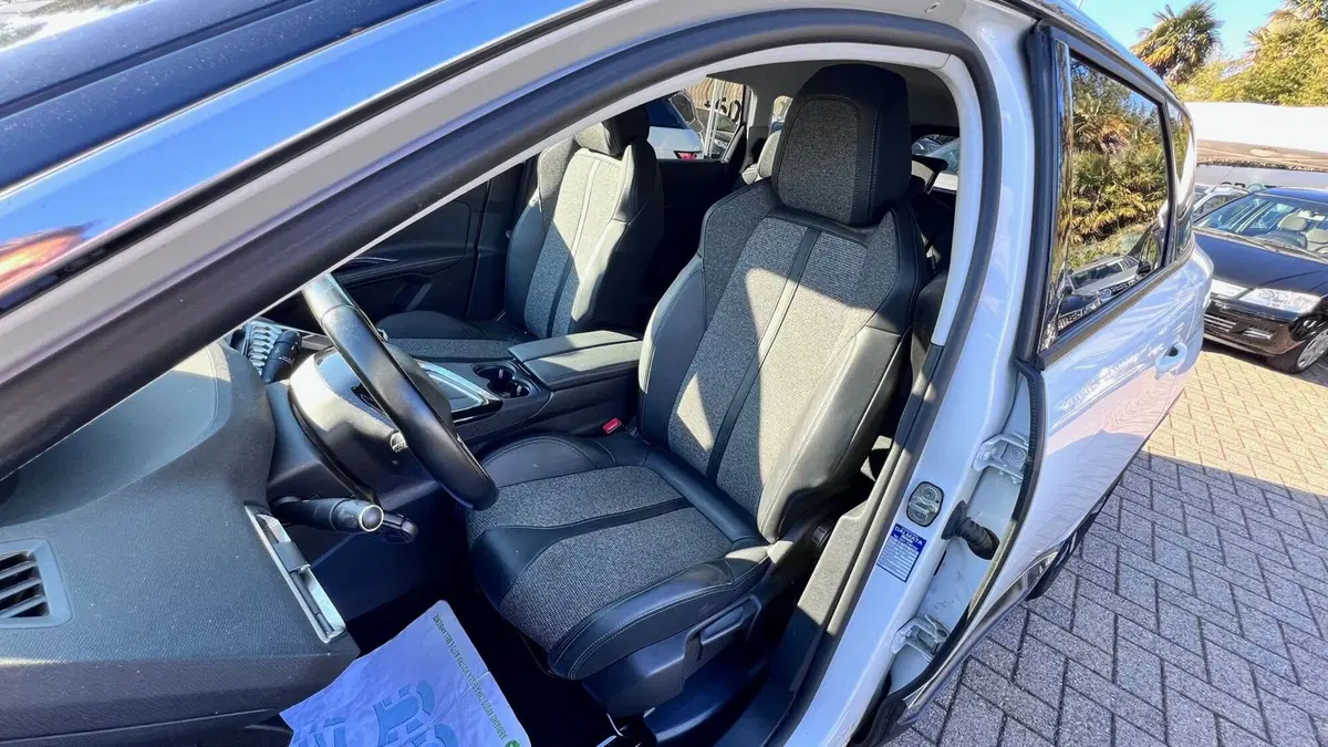 Peugeot 5008 usata a Como (17)