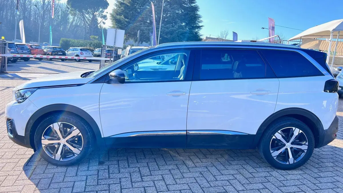 Peugeot 5008 usata a Como (2)
