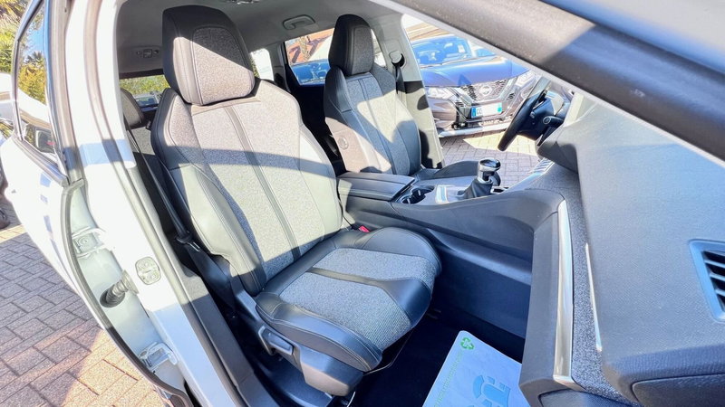 Peugeot 5008 usata a Como (9)