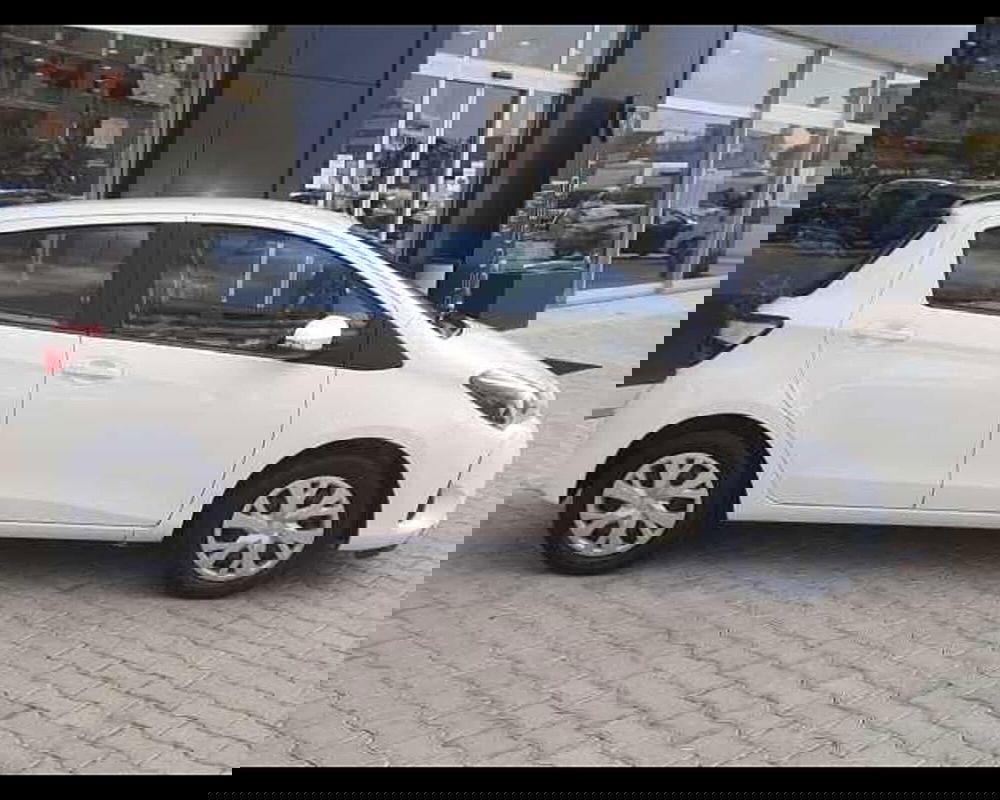 Toyota Yaris usata a Napoli (4)