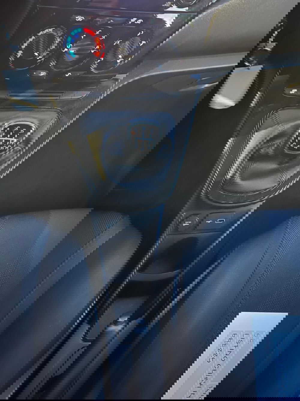 Lancia Ypsilon usata a Milano (17)