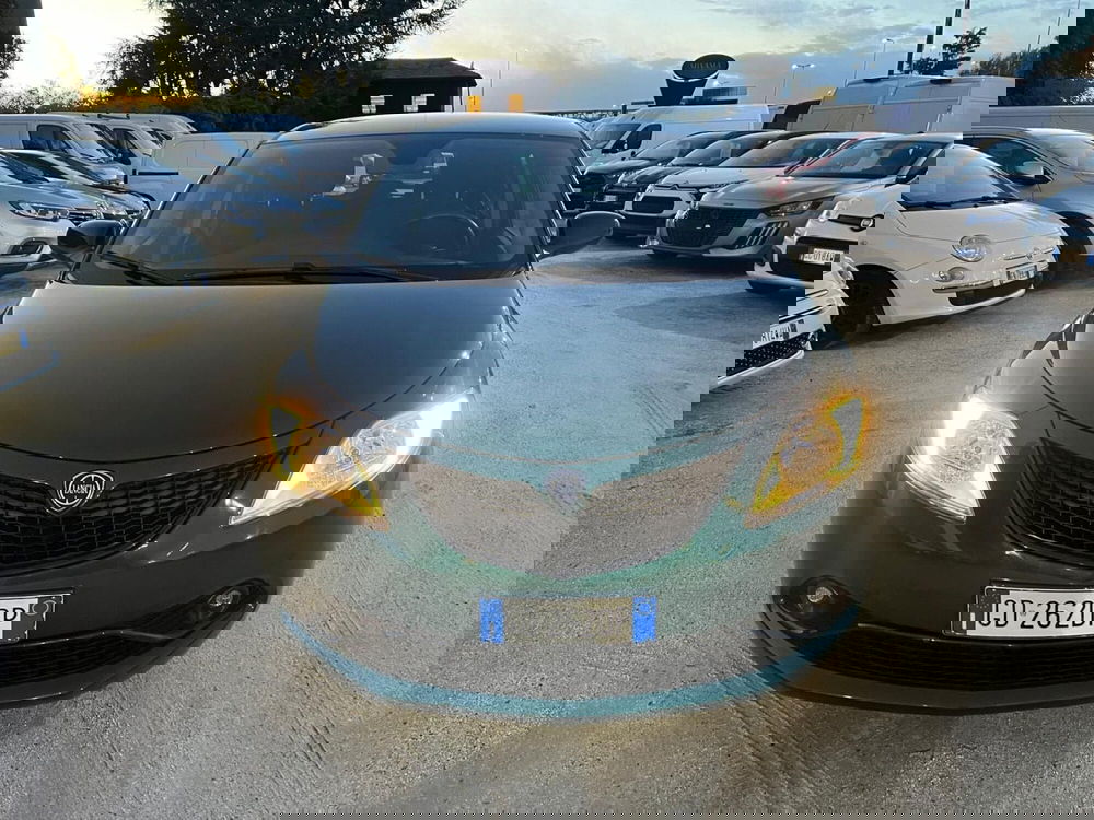 Lancia Ypsilon usata a Milano (2)