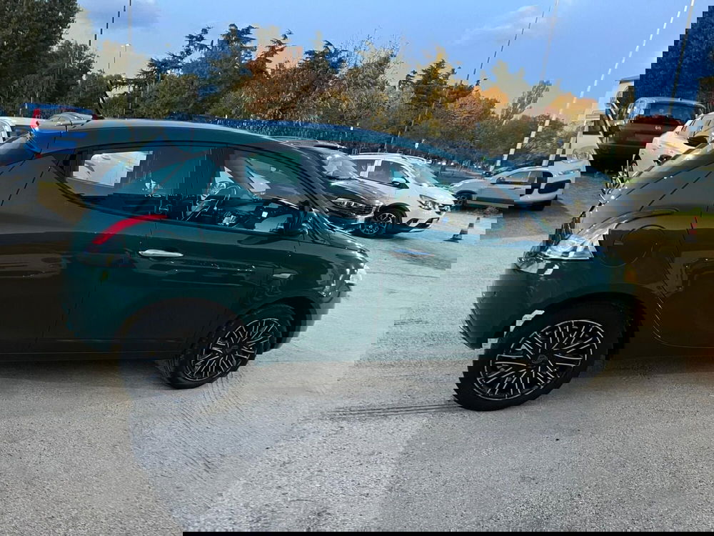 Lancia Ypsilon usata a Milano (4)