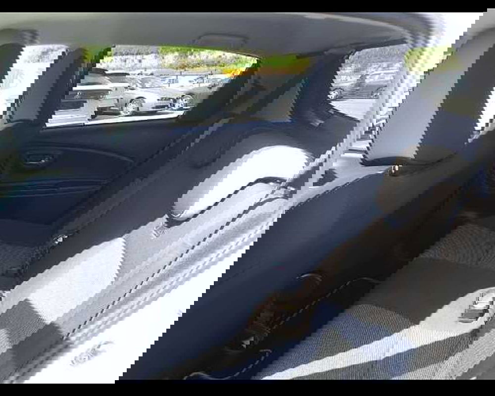 Toyota Yaris usata a Napoli (18)