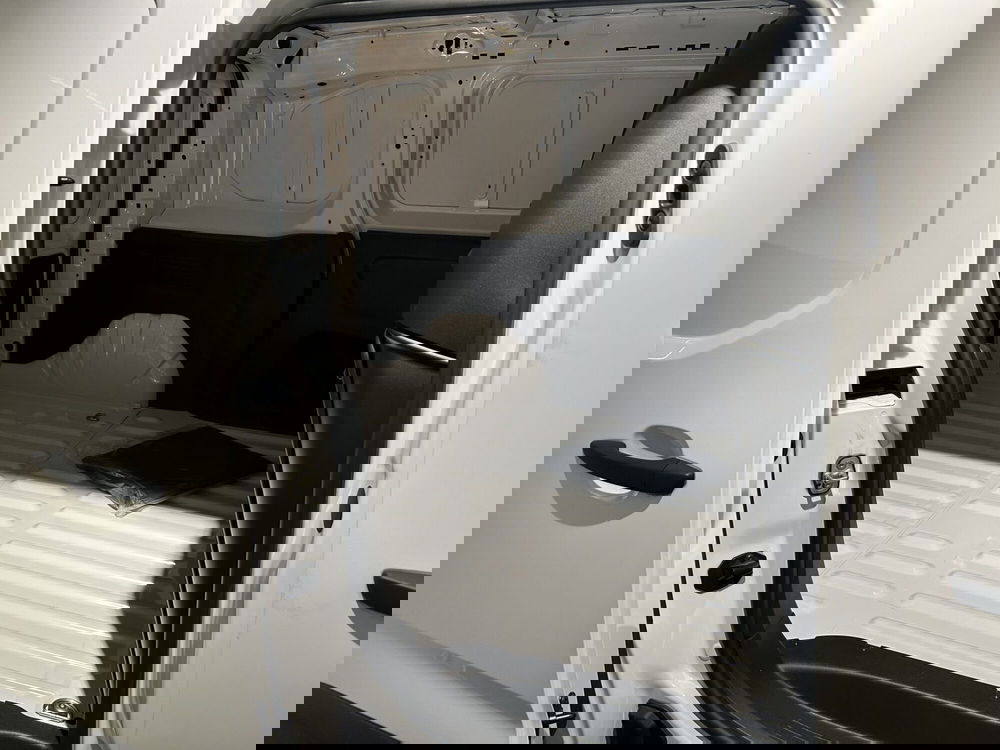 Toyota Proace City nuova a Milano (16)