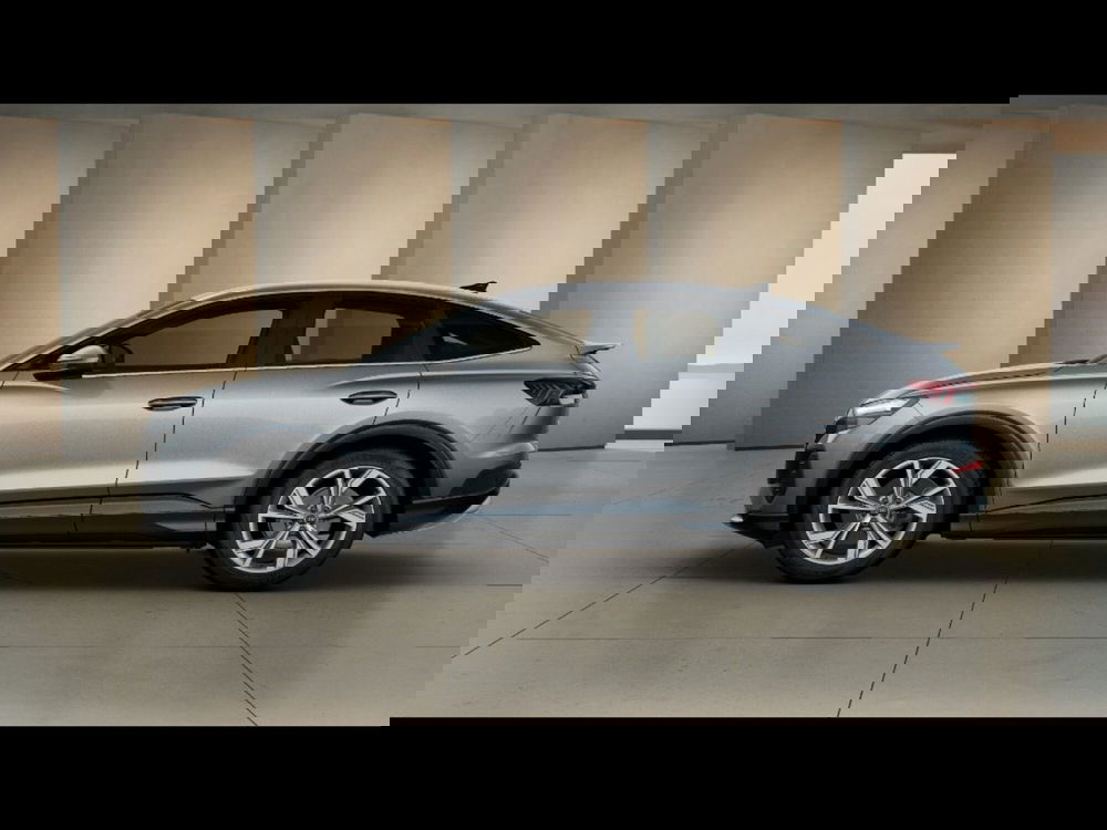 Audi Q4 Sportback nuova a Grosseto (2)