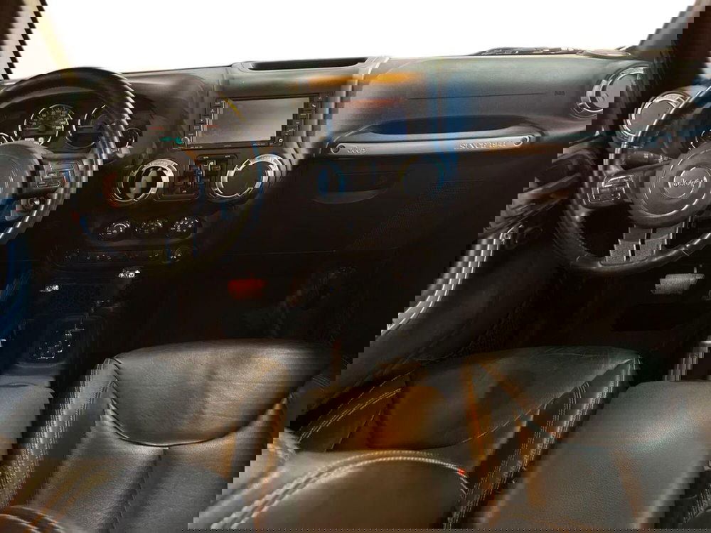 Jeep Wrangler Unlimited usata a Bari (18)