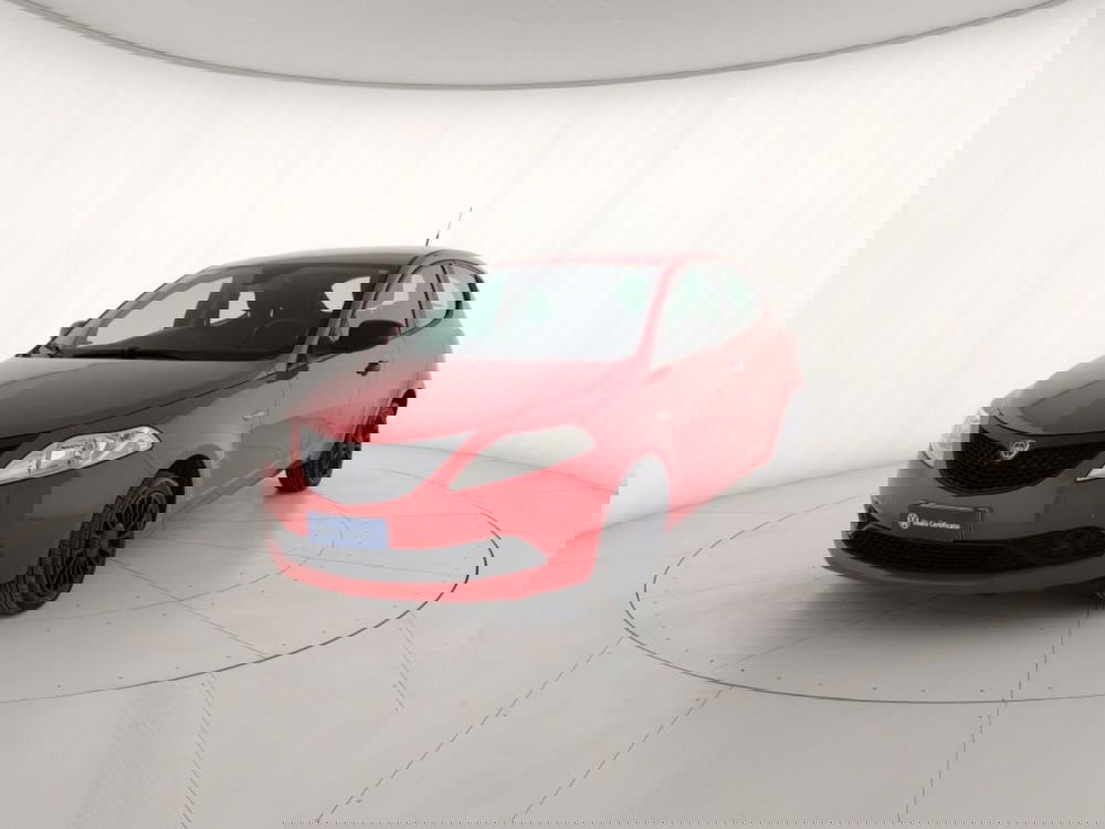 Lancia Ypsilon usata a Massa-Carrara