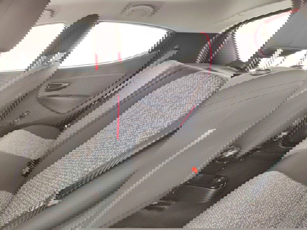 Lancia Ypsilon usata a Massa-Carrara (10)