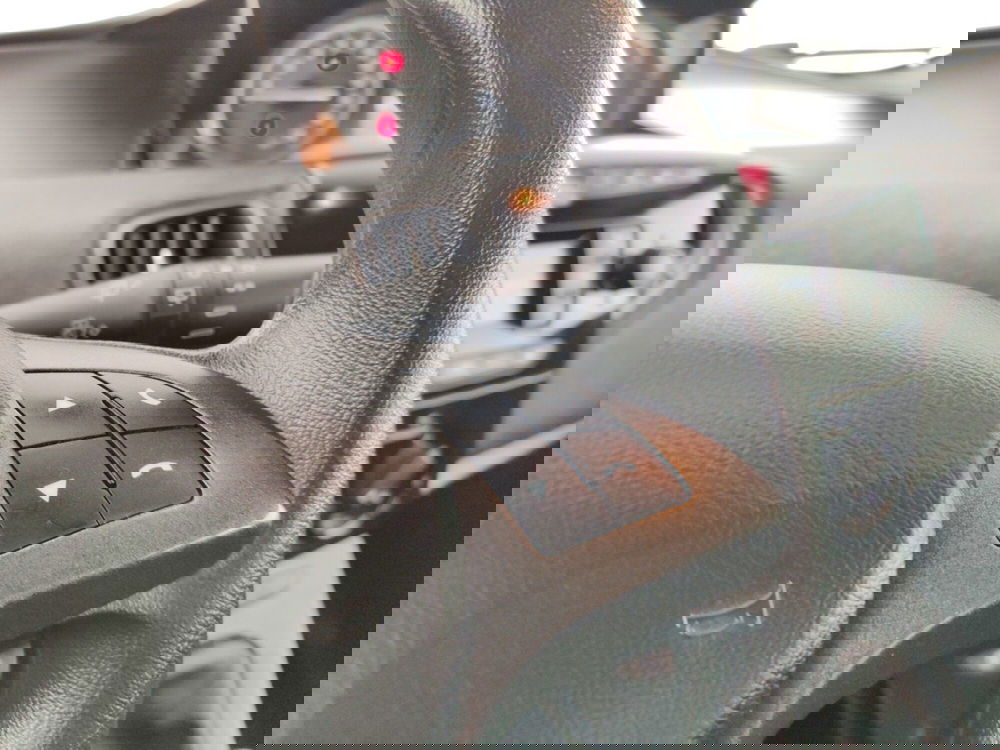 Lancia Ypsilon usata a Massa-Carrara (14)