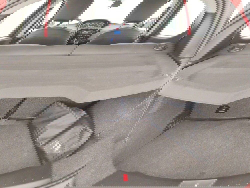 Lancia Ypsilon usata a Massa-Carrara (16)