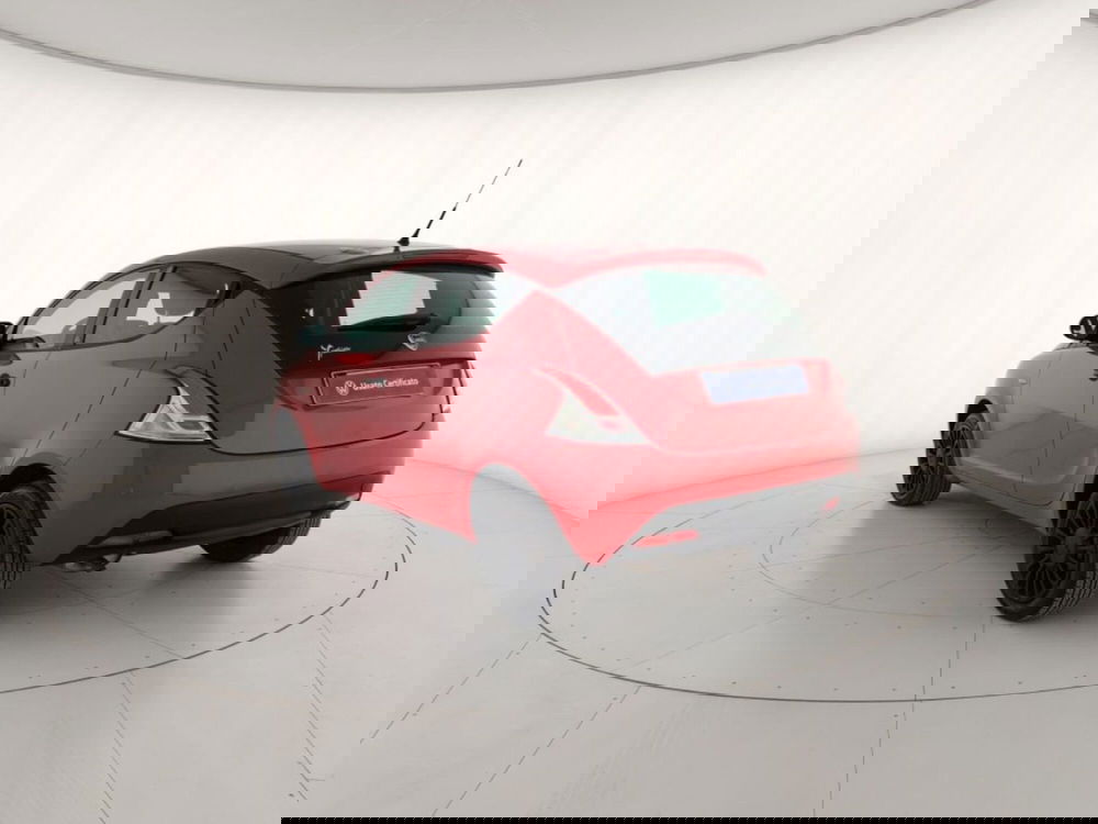 Lancia Ypsilon usata a Massa-Carrara (2)