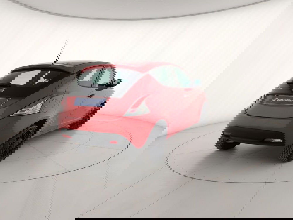 Lancia Ypsilon usata a Massa-Carrara (3)